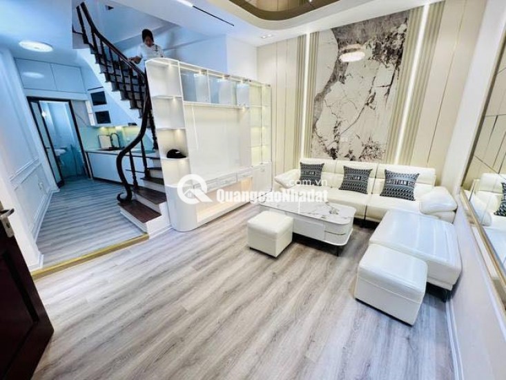 Nhà phố Đê La Thành , Ba Đình , diện tích 31m2, mặt tiền 8.4m, 5 tầng . Giá chỉ 7.2 tỷ